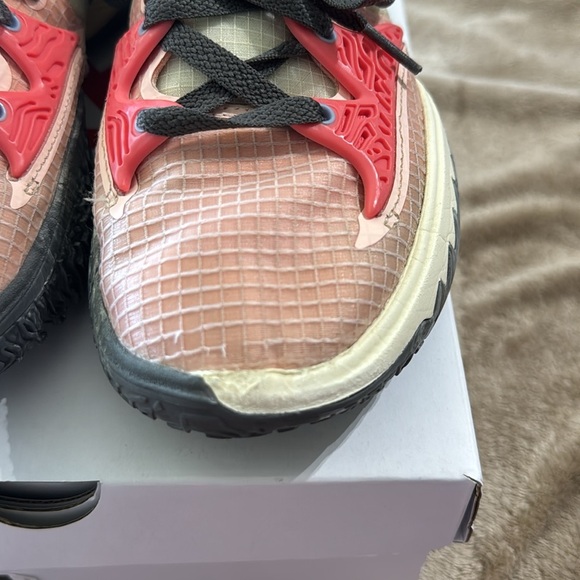 Kyrie Low 4 Coral / Iron Grey Athletic Sneakers - Picture 4 of 13